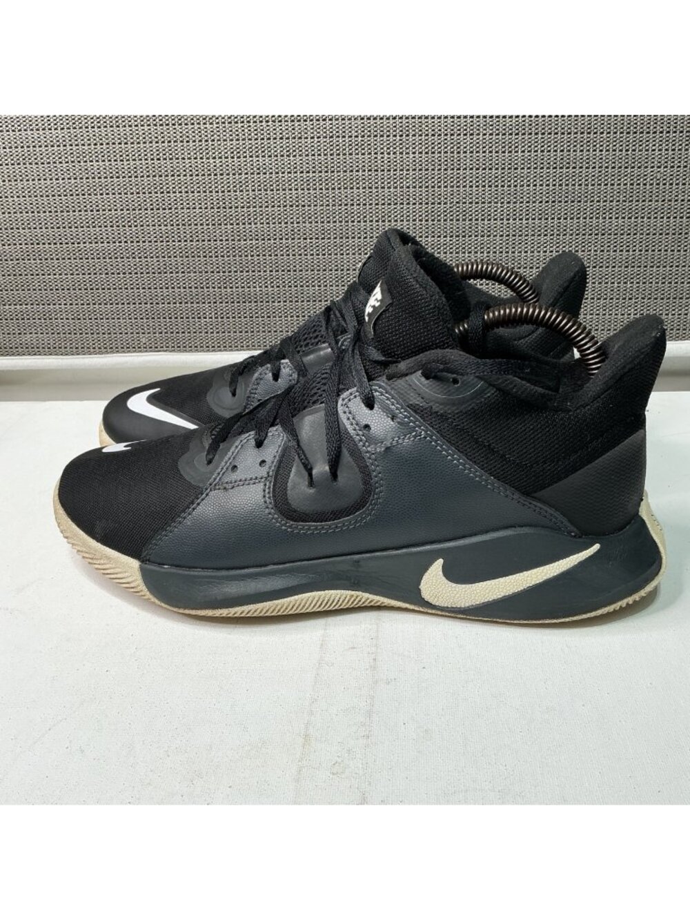 Nike FLY BY MID Men's Black / White Basketball Shoes Size 9.5